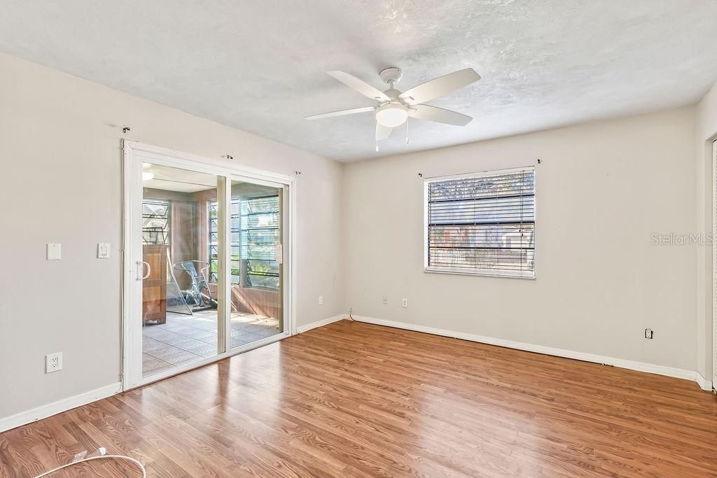 For Sale: $324,900 (2 beds, 2 baths, 1366 Square Feet)