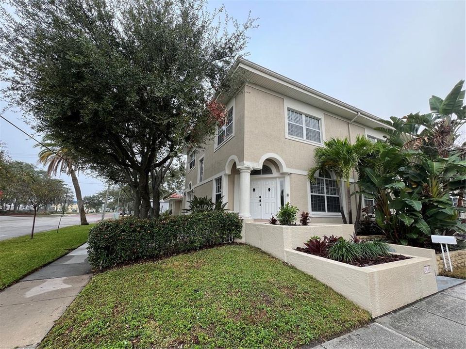 Recently Sold: $874,900 (3 beds, 2 baths, 1932 Square Feet)