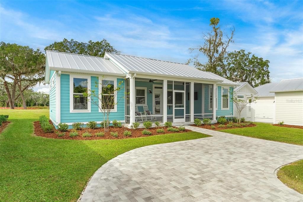 Half Circle Driveway.. with Pavers...lots of parking space!