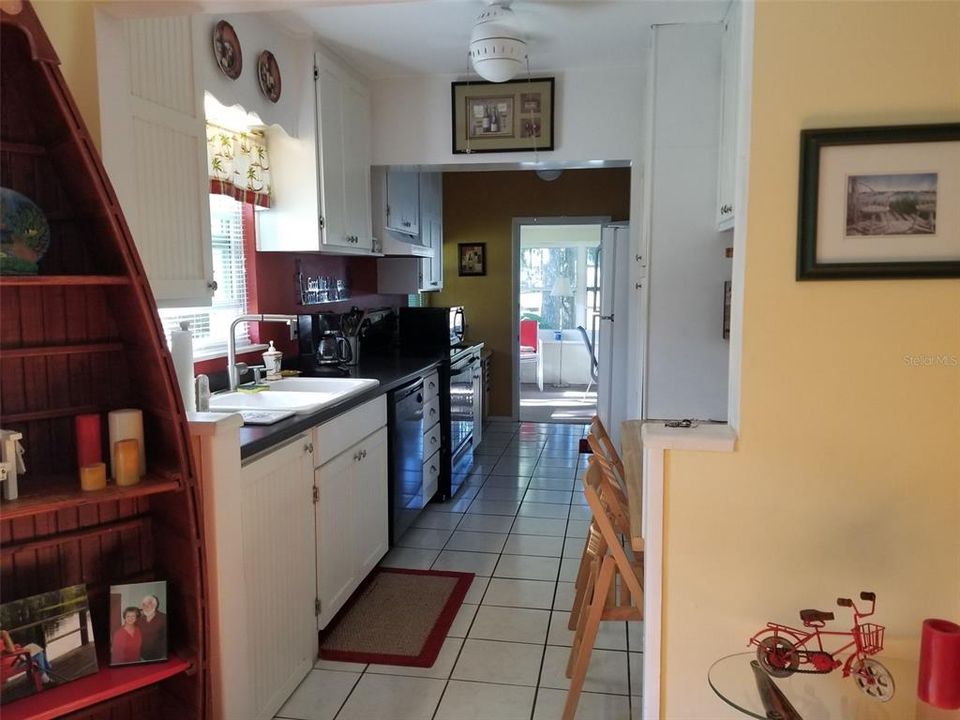 For Rent: $2,000 (2 beds, 2 baths, 772 Square Feet)