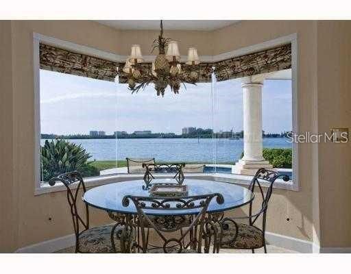 Kitchen/Breakfast Nook