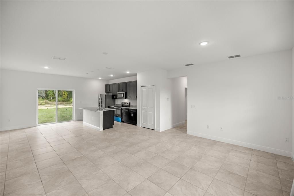 Active With Contract: $274,900 (4 beds, 2 baths, 1578 Square Feet)