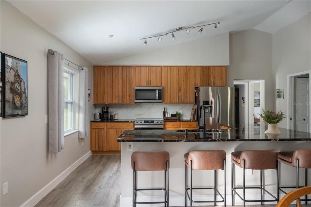 Recently Sold: $450,000 (3 beds, 2 baths, 1756 Square Feet)