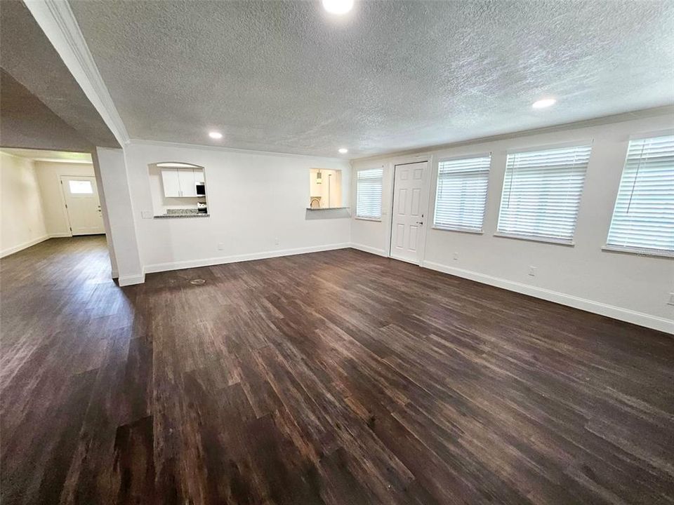 For Rent: $4,500 (3 beds, 2 baths, 1964 Square Feet)