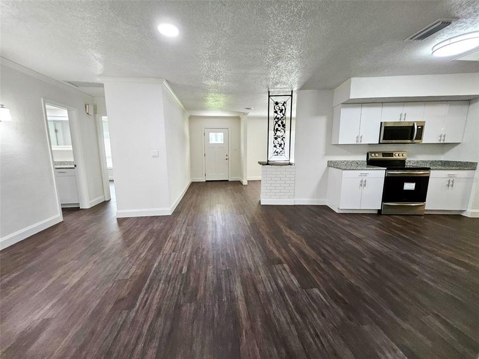 For Rent: $4,500 (3 beds, 2 baths, 1964 Square Feet)