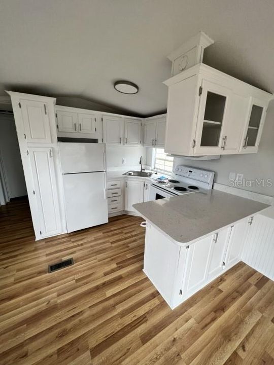 For Sale: $79,900 (1 beds, 1 baths, 444 Square Feet)