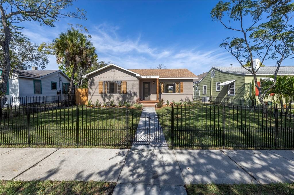 Recently Sold: $599,900 (3 beds, 2 baths, 1421 Square Feet)