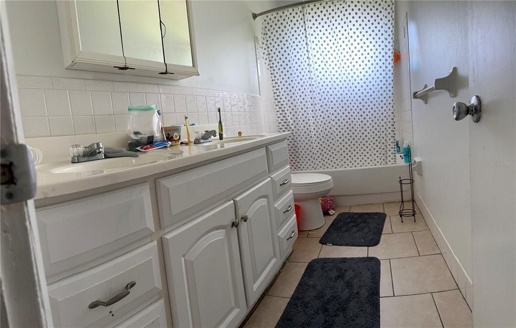 For Sale: $230,000 (3 beds, 1 baths, 1012 Square Feet)