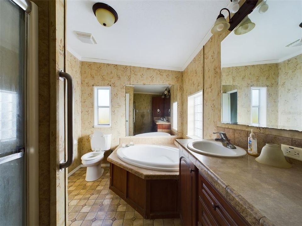 最近售出: $479,900 (4 贝兹, 3 浴室, 2139 平方英尺)