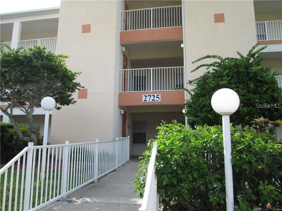 For Rent: $2,600 (2 beds, 2 baths, 1256 Square Feet)