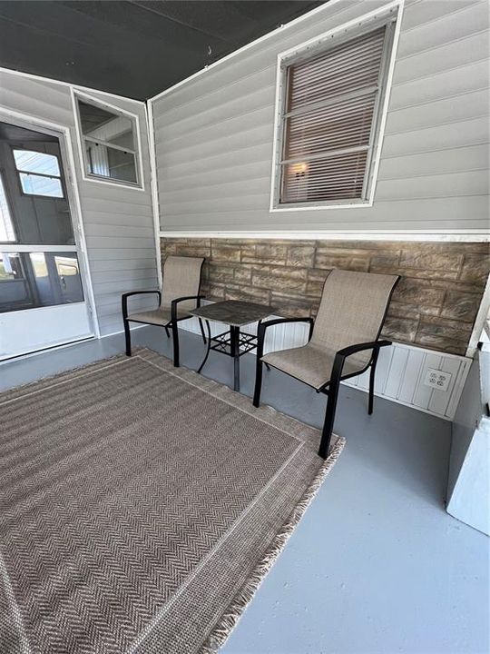 Active With Contract: $119,900 (2 beds, 1 baths, 672 Square Feet)