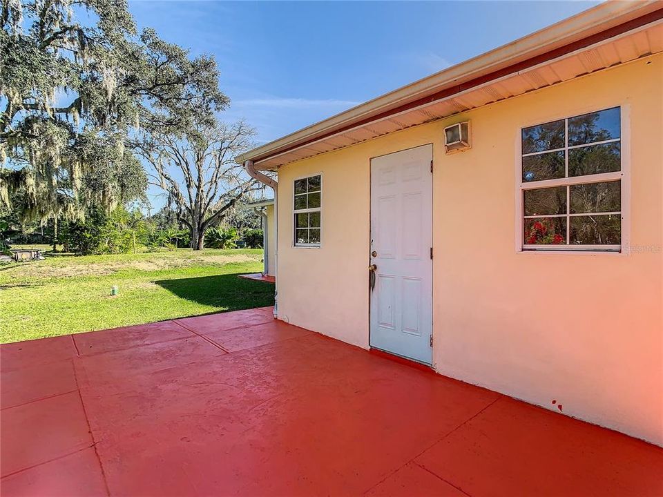 Active With Contract: $600,000 (3 beds, 2 baths, 1090 Square Feet)