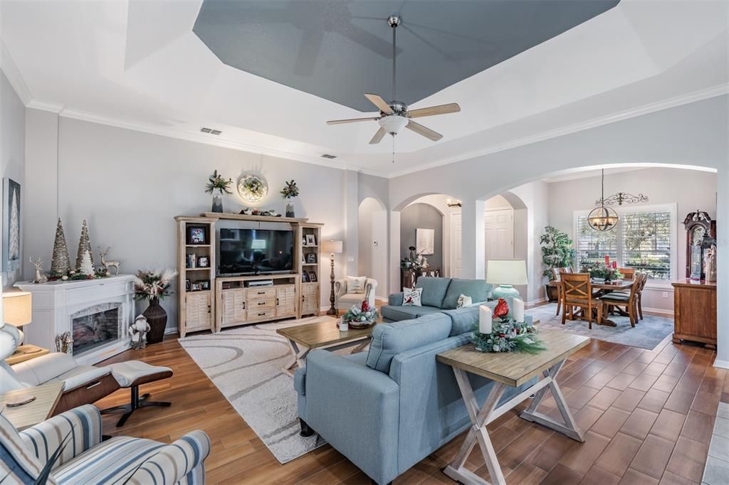 Recently Sold: $500,000 (3 beds, 2 baths, 2450 Square Feet)