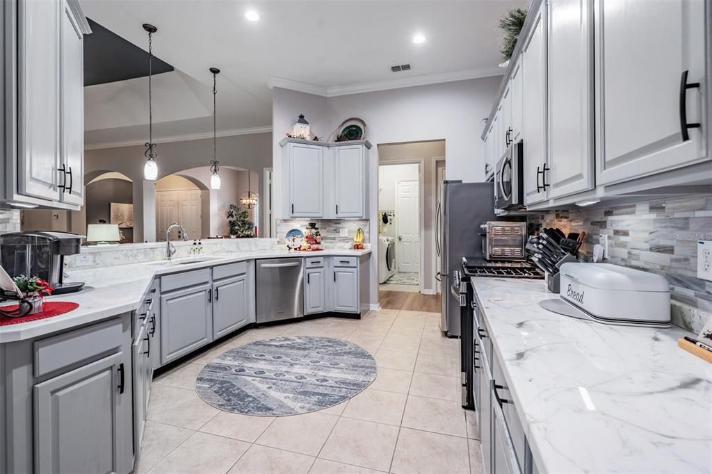 Recently Sold: $500,000 (3 beds, 2 baths, 2450 Square Feet)