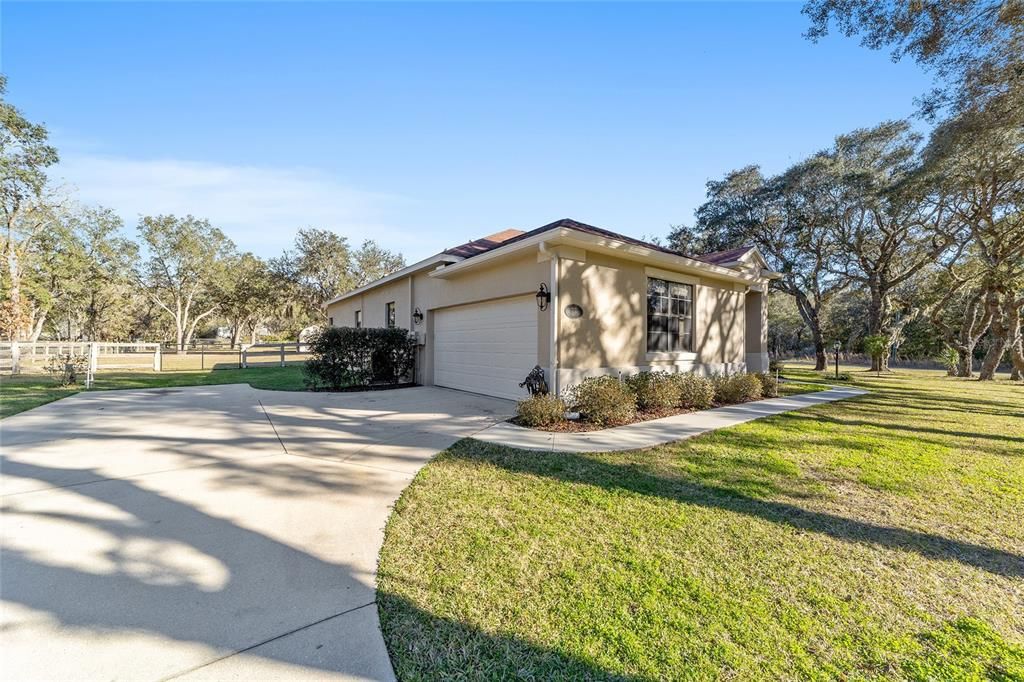 Active With Contract: $469,900 (3 beds, 2 baths, 2283 Square Feet)