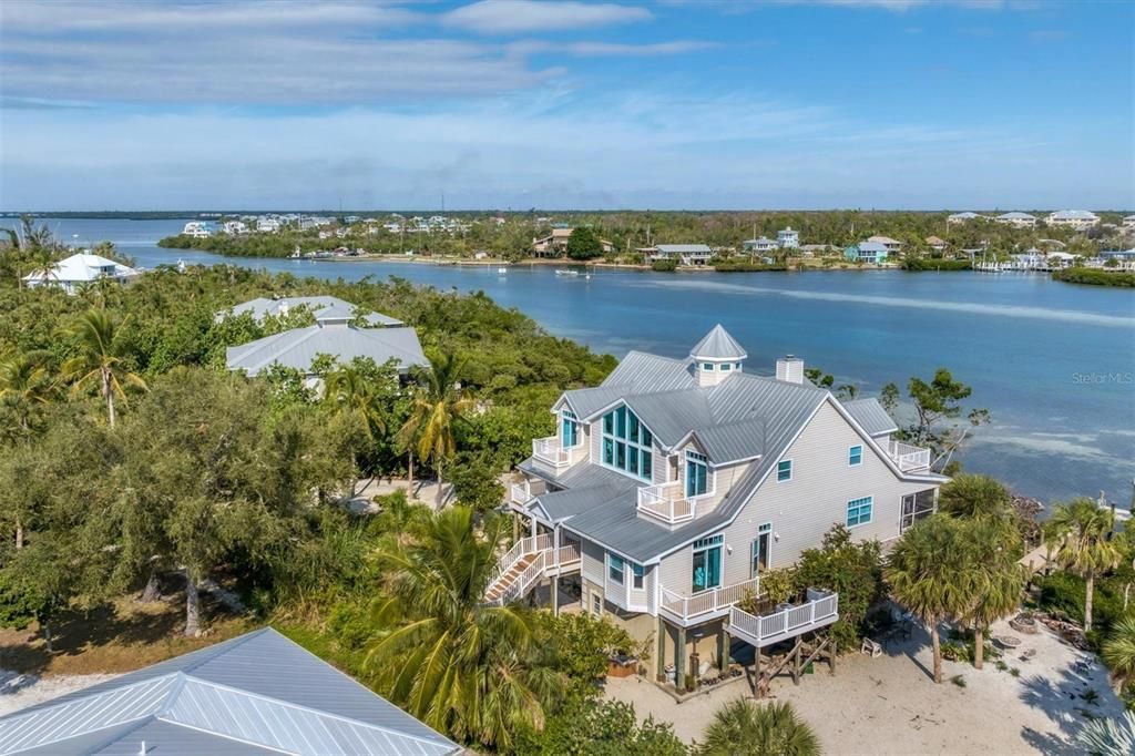 For Sale: $2,275,000 (3 beds, 3 baths, 3491 Square Feet)