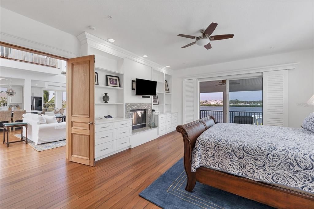 primary bedroom w fireplace