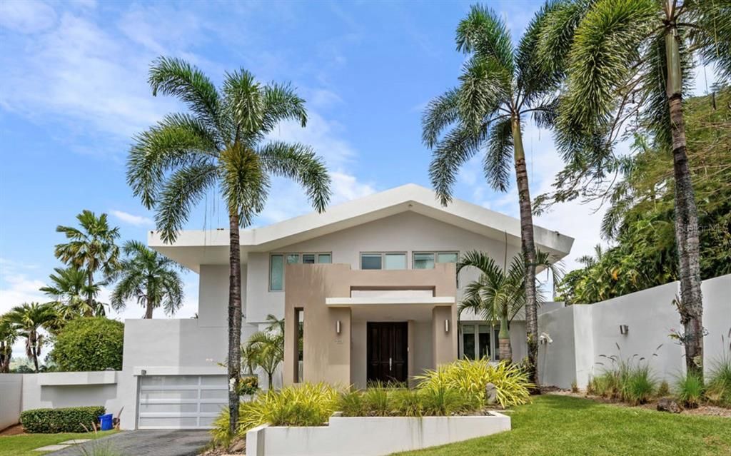 Recently Sold: $2,100,000 (5 beds, 4 baths, 5123 Square Feet)