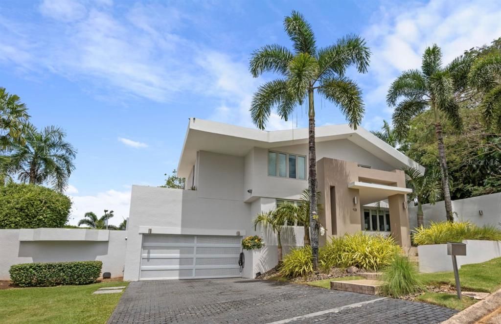 Vendido Recientemente: $2,100,000 (5 camas, 4 baños, 5123 Pies cuadrados)