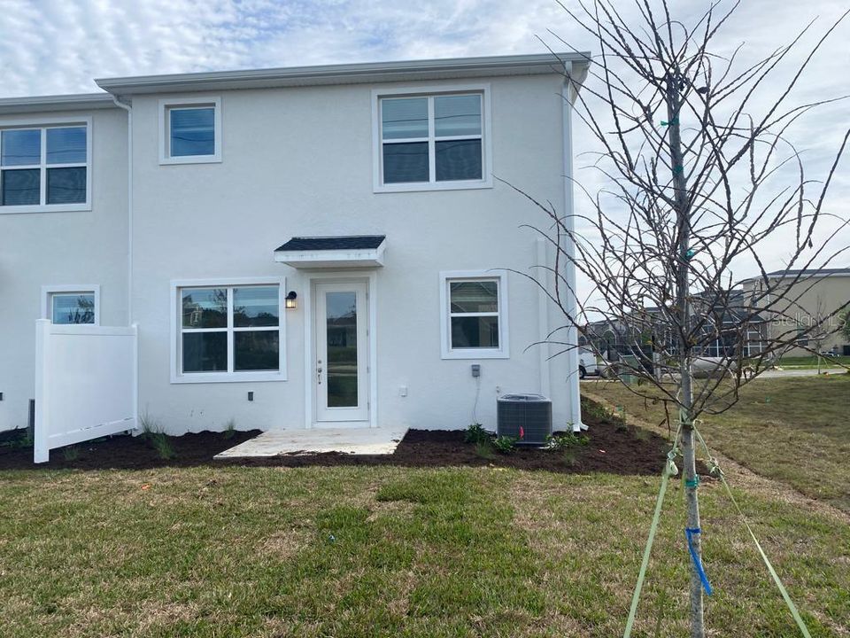 Recently Rented: $2,400 (3 beds, 3 baths, 1988 Square Feet)