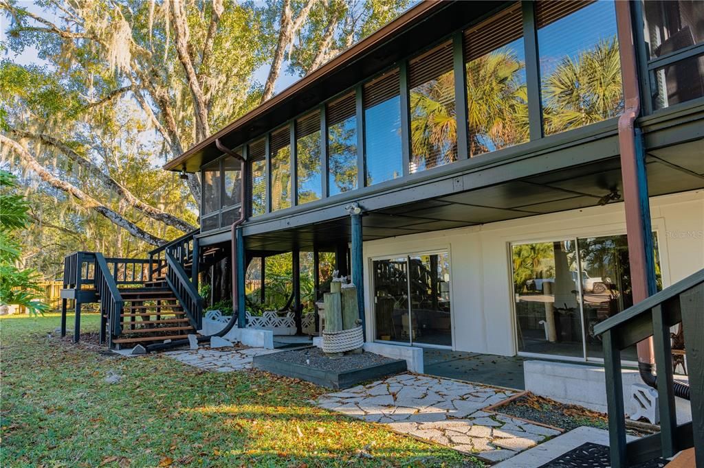 Recently Sold: $795,000 (3 beds, 2 baths, 2004 Square Feet)
