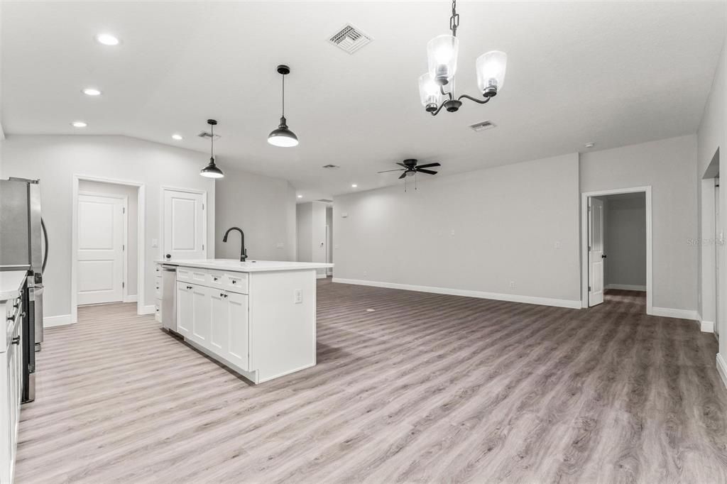 Active With Contract: $350,000 (4 beds, 2 baths, 1662 Square Feet)