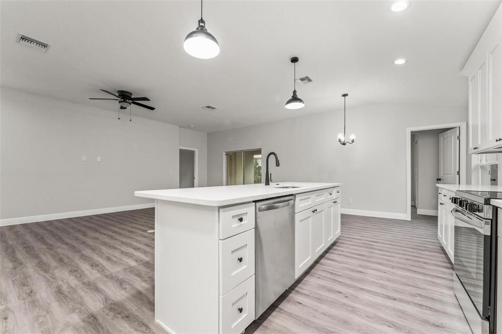 Active With Contract: $350,000 (4 beds, 2 baths, 1662 Square Feet)