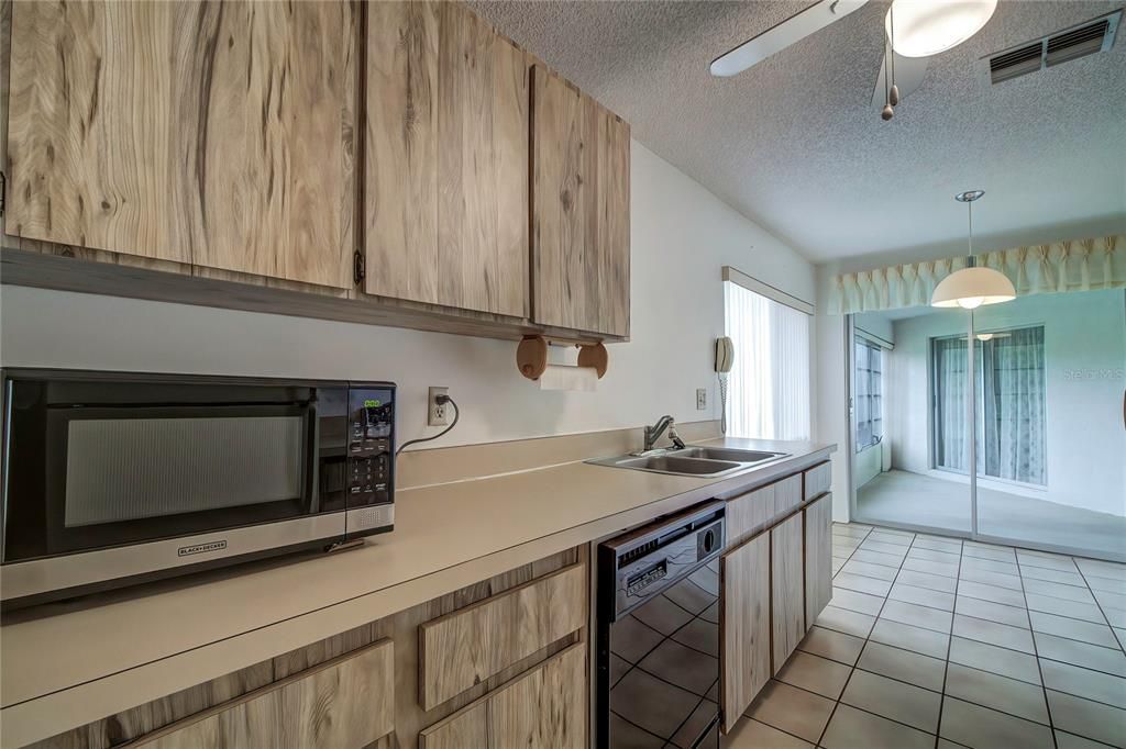 For Sale: $149,950 (2 beds, 2 baths, 1142 Square Feet)