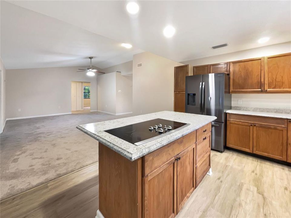 Active With Contract: $280,000 (3 beds, 2 baths, 1638 Square Feet)