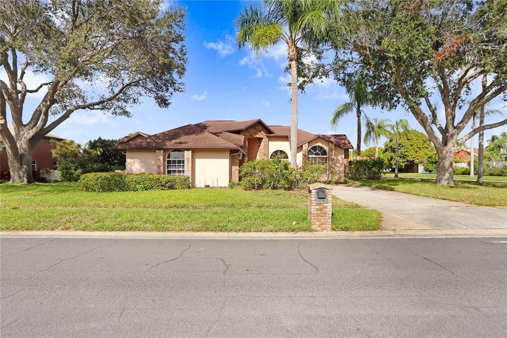Recently Sold: $700,000 (3 beds, 3 baths, 2484 Square Feet)