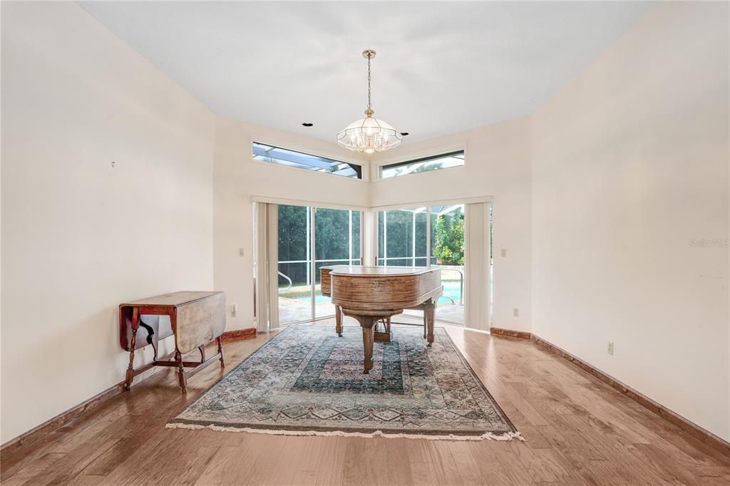 Recently Sold: $700,000 (3 beds, 3 baths, 2484 Square Feet)