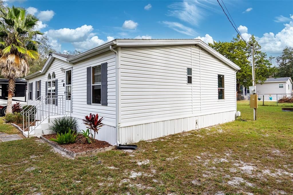 Recently Sold: $200,000 (3 beds, 2 baths, 1242 Square Feet)
