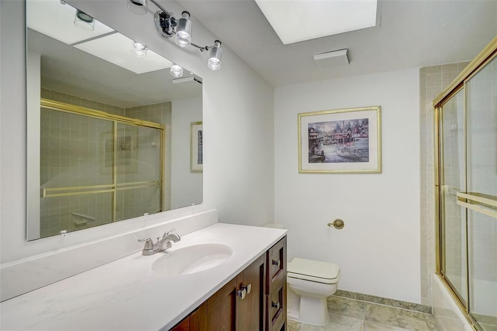 最近售出: $1,700,000 (0 贝兹, 0 浴室, 5447 平方英尺)