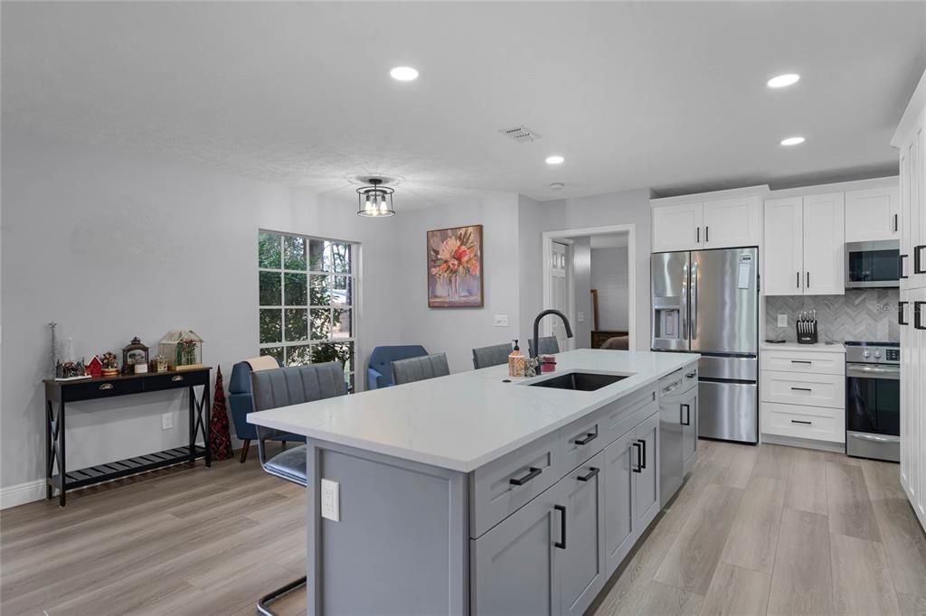 Recently Sold: $399,000 (2 beds, 2 baths, 1798 Square Feet)