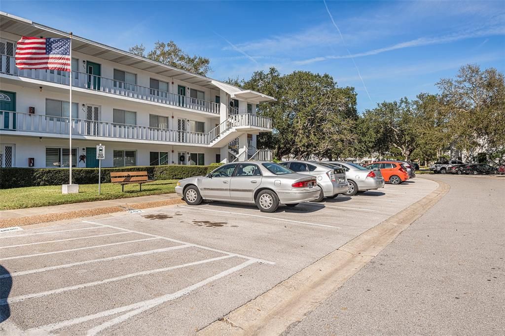 Active With Contract: $117,900 (2 beds, 2 baths, 912 Square Feet)