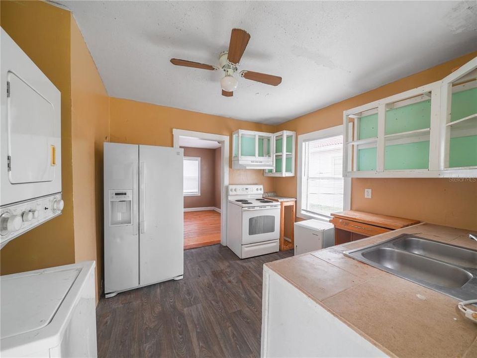 For Sale: $155,250 (3 beds, 1 baths, 864 Square Feet)