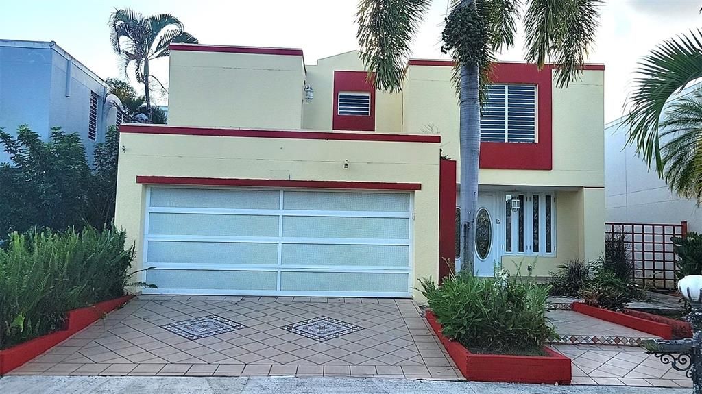 Vendido Recientemente: $299,900 (4 camas, 2 baños, 2150 Pies cuadrados)