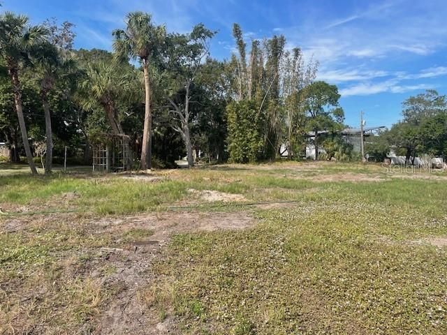 Recently Sold: $1,600,000 (0.65 acres)