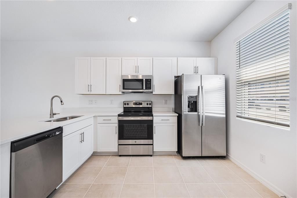 For Rent: $2,200 (2 beds, 2 baths, 1187 Square Feet)