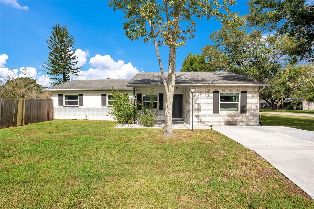 Recently Sold: $355,000 (4 beds, 2 baths, 1726 Square Feet)