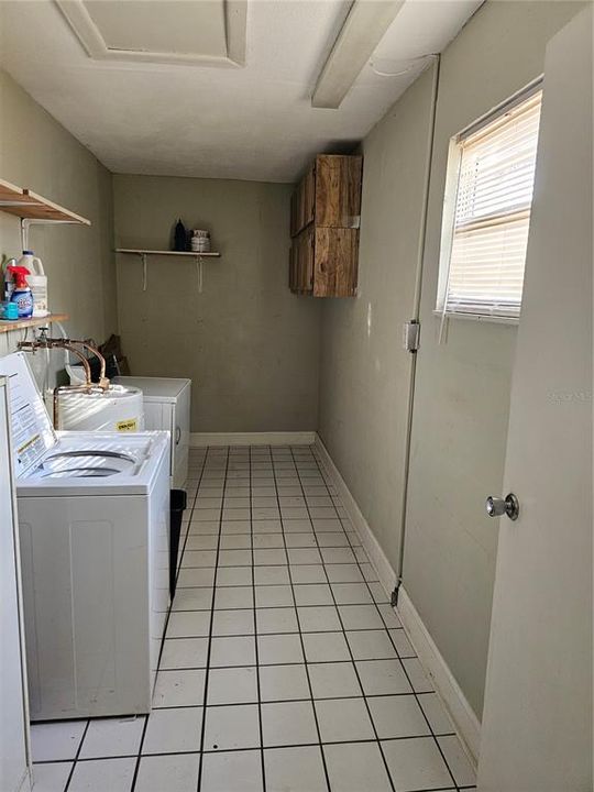 Recently Rented: $1,900 (2 beds, 1 baths, 1003 Square Feet)