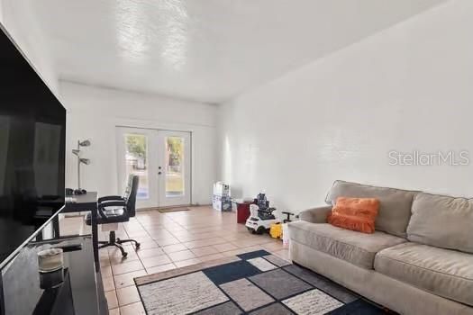 Active With Contract: $220,000 (3 beds, 1 baths, 1272 Square Feet)