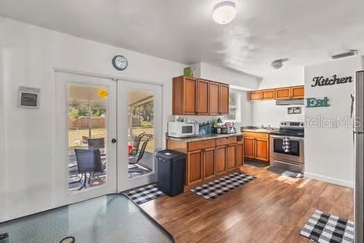 Active With Contract: $220,000 (3 beds, 1 baths, 1272 Square Feet)