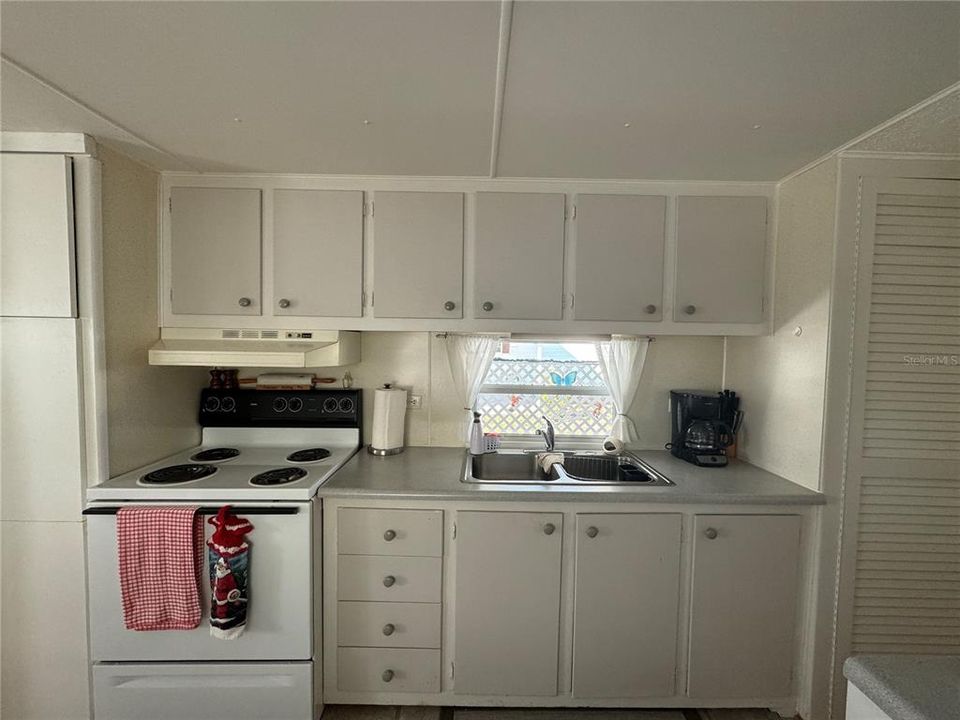 Active With Contract: $60,000 (1 beds, 1 baths, 460 Square Feet)
