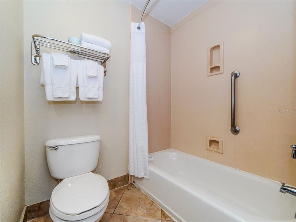 For Sale: $68,500 (1 beds, 1 baths, 304 Square Feet)