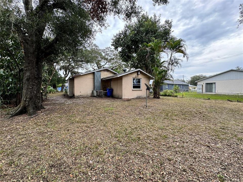 Active With Contract: $165,000 (3 beds, 2 baths, 1198 Square Feet)