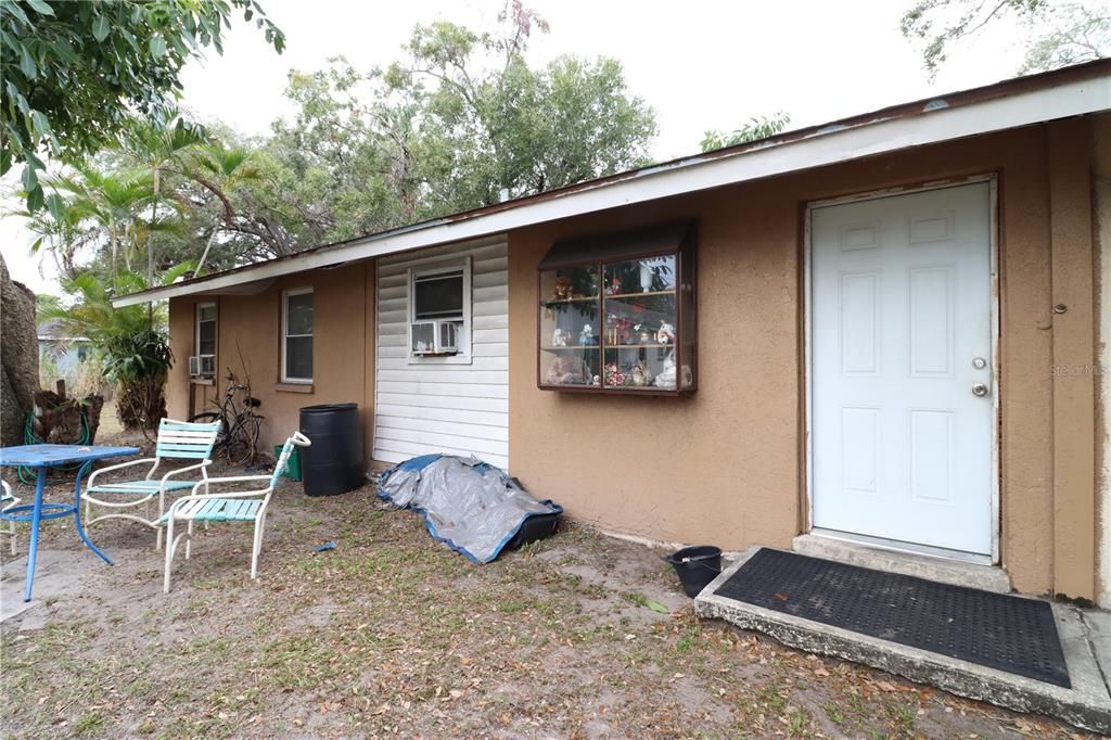 Active With Contract: $165,000 (3 beds, 2 baths, 1198 Square Feet)