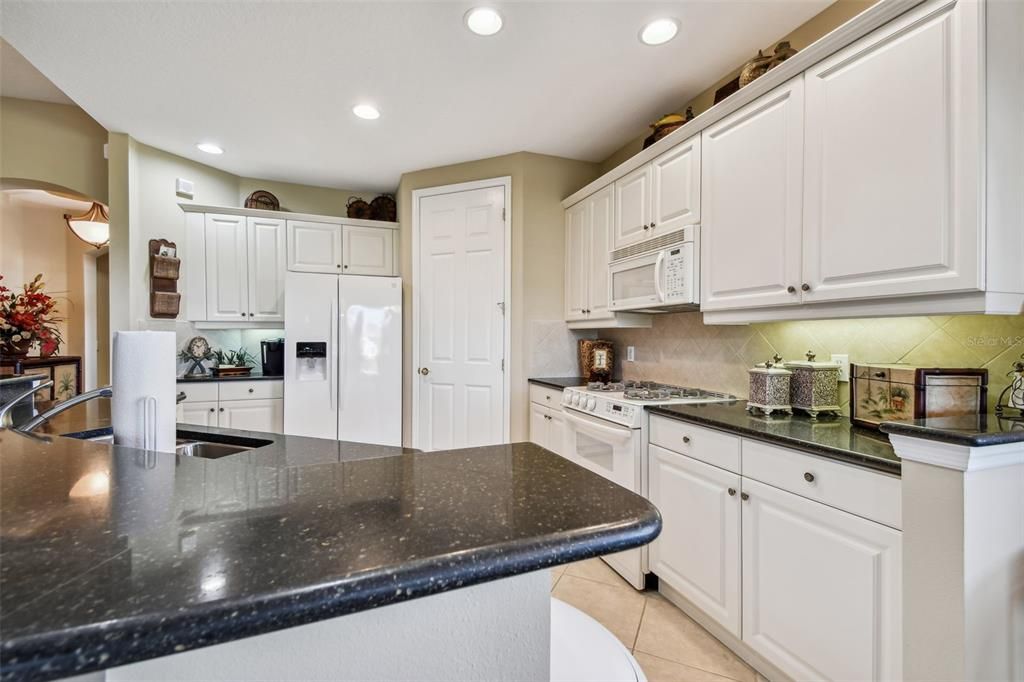 Active With Contract: $3,100 (3 beds, 2 baths, 1666 Square Feet)