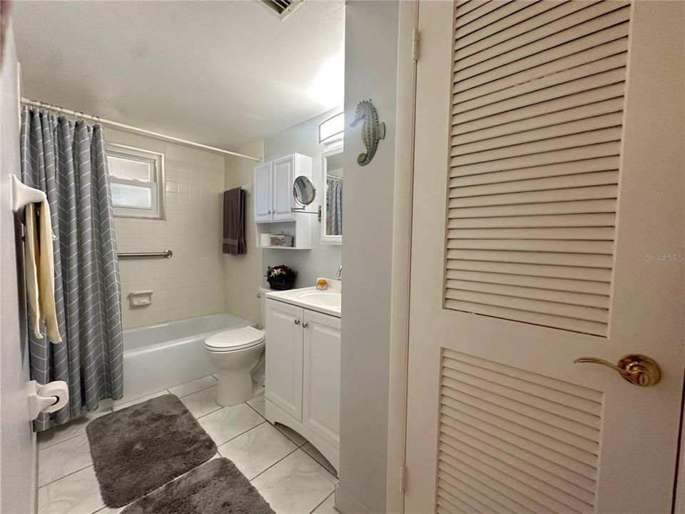 Active With Contract: $71,900 (1 beds, 1 baths, 672 Square Feet)