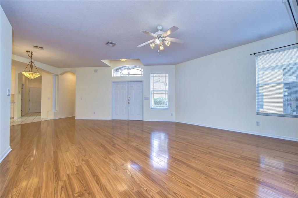 Active With Contract: $2,300 (3 beds, 2 baths, 2033 Square Feet)